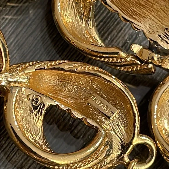 Vintage TRAFARI Large Twisted Chain Link Necklace, Runway, Gold-tone